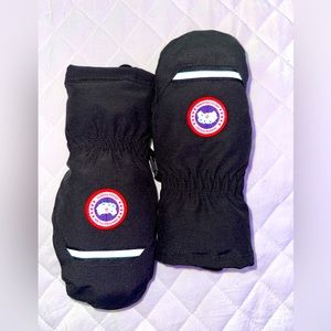 Canada Goose Mittens for boys